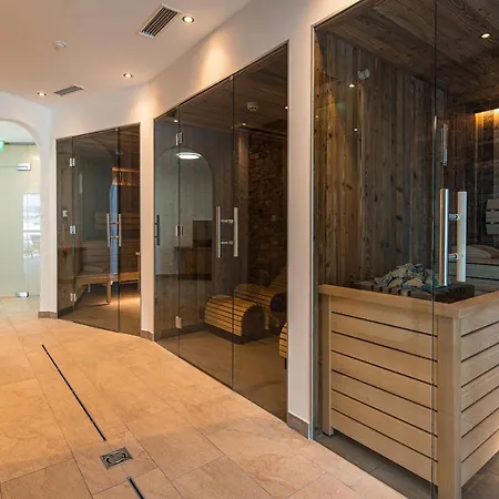 Lakeside Luxury Apartament