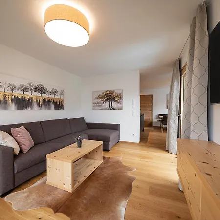 Lakeside Luxury Apartament *