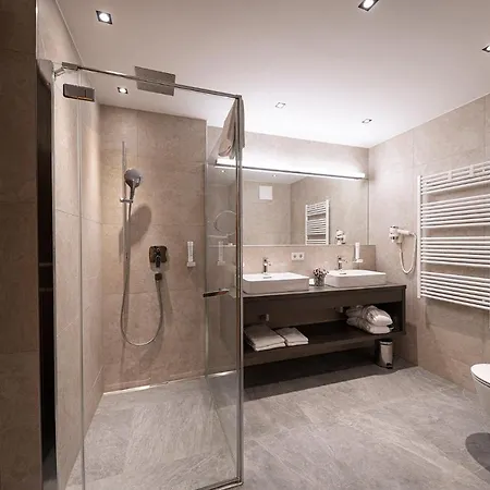 Lakeside Luxury Apartament