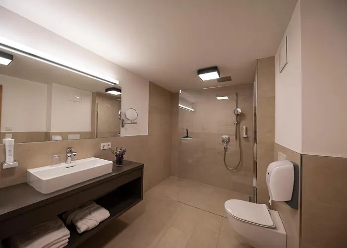 Lakeside Luxury Apartament