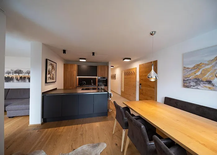 Lakeside Luxury Apartament