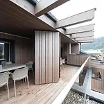 Lakeside Luxury زيل أم سي