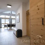 Lakeside Luxury زيل أم سي